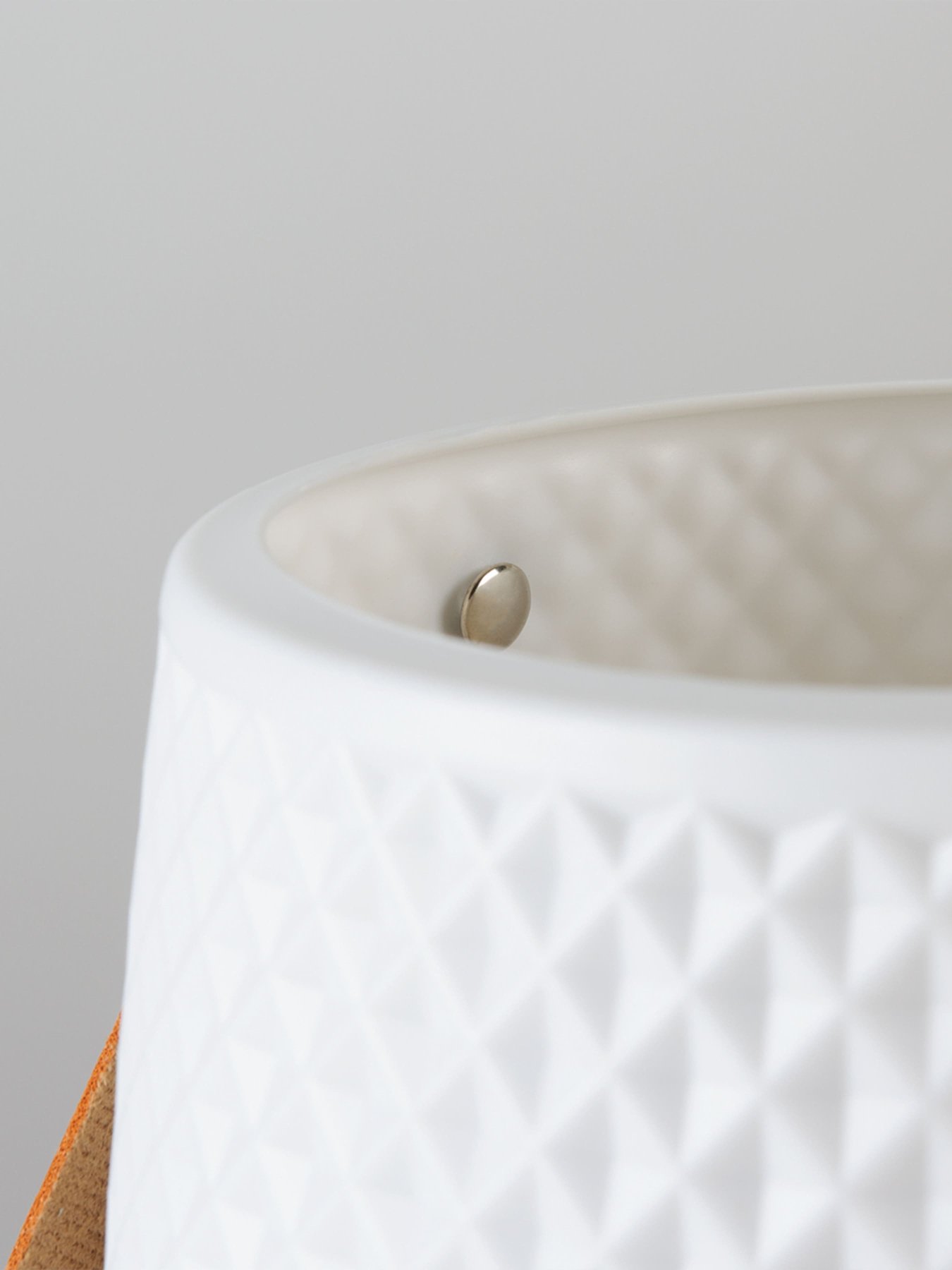 Ваза для цветов с ручкой пластиковая белая MBM MY HOME модель DH-FLOWERS-10 WHITE Фото