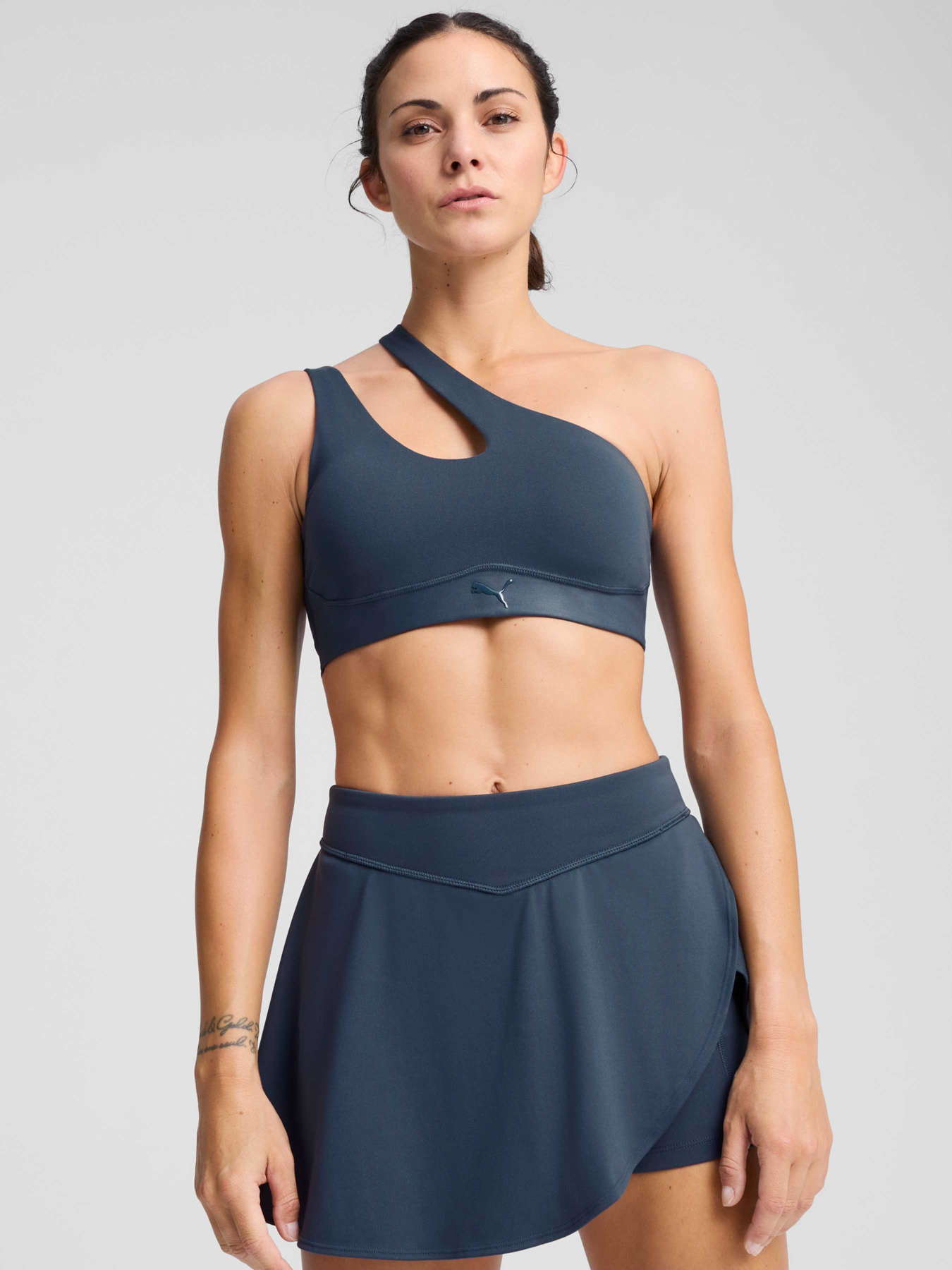 Спортивный топ PUMA Asymmetric Bra модель 526816 Фото