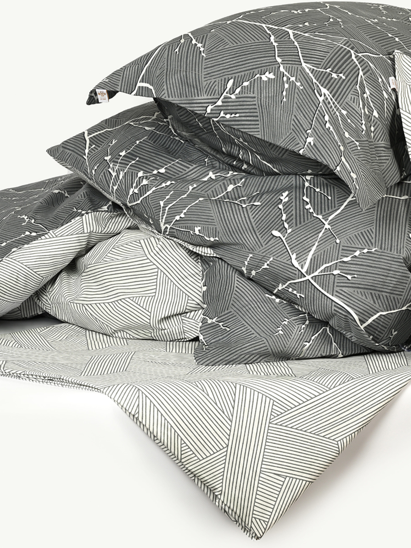 Наволочка "Петрикор" темно-сіра з натурального сатину MBM HOME модель BL-P-08 GRAY/PRINT Наволочка "Петрикор" темно-сіра з натурального сатину MBM HOME модель BL-P-08 GRAY/PRINT Фото