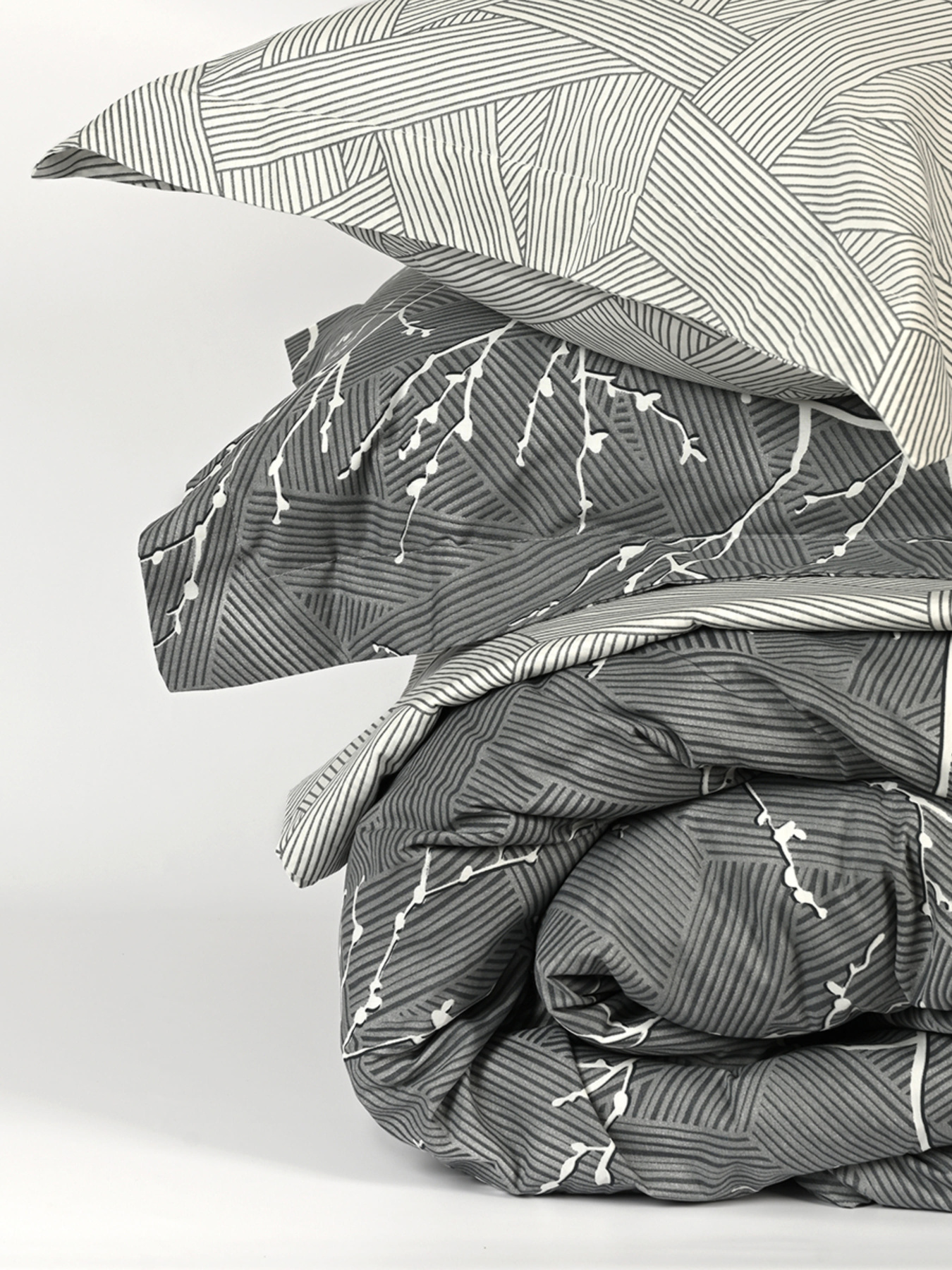 Наволочка "Петрикор" светло-серая из натурального сатина MBM MY HOME модель BL-P-09 GRAY/PRINT Фото