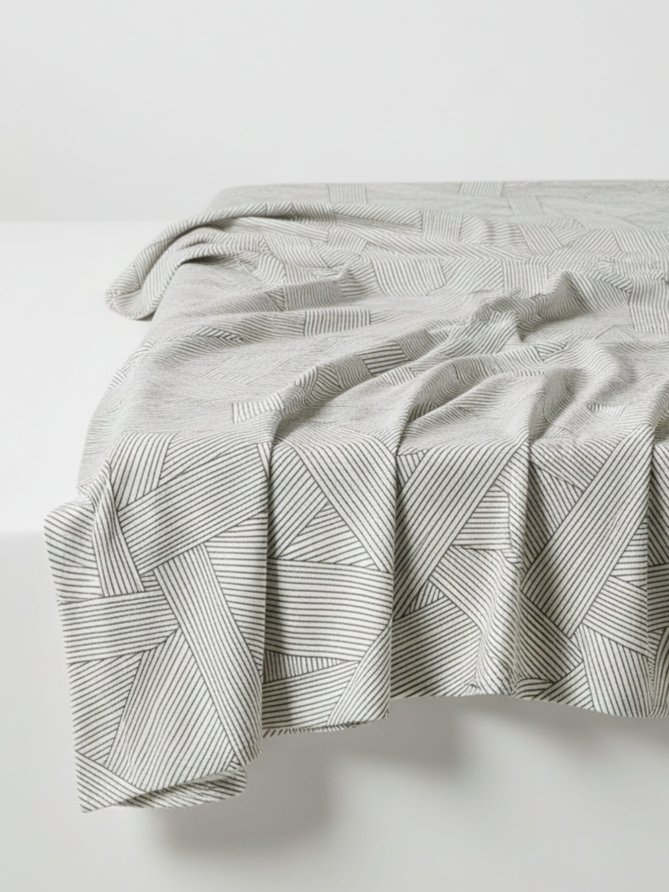 Простынь "Петрикор" из натурального сатина MBM HOME модель BL-FS-13/14 GRAY/PRINT Простынь "Петрикор" из натурального сатина MBM HOME модель BL-FS-13/14 GRAY/PRINT Фото