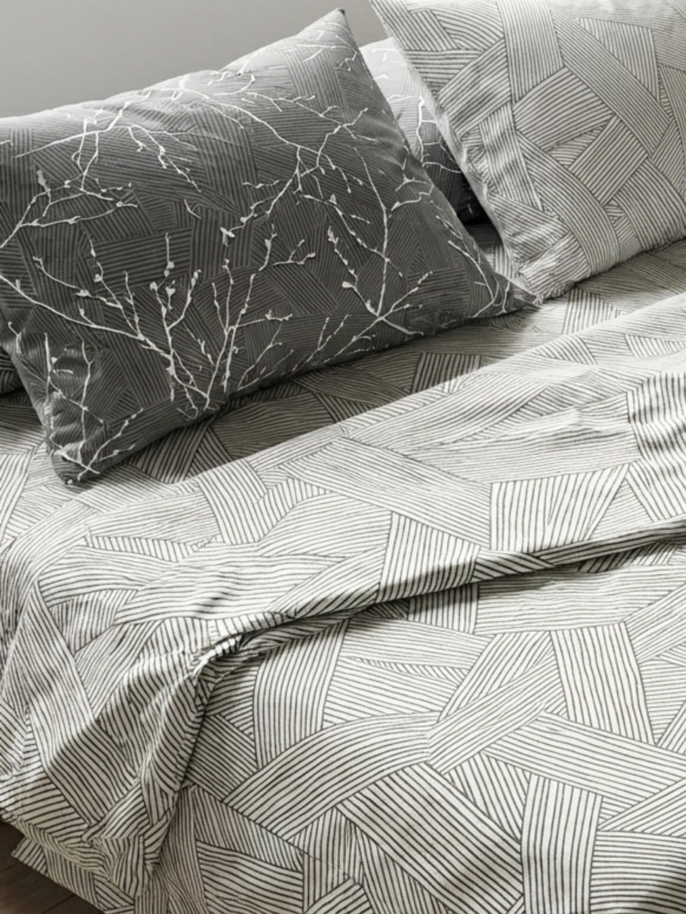 Простынь "Петрикор" из натурального сатина MBM HOME модель BL-FS-13/14 GRAY/PRINT Простынь "Петрикор" из натурального сатина MBM HOME модель BL-FS-13/14 GRAY/PRINT Фото