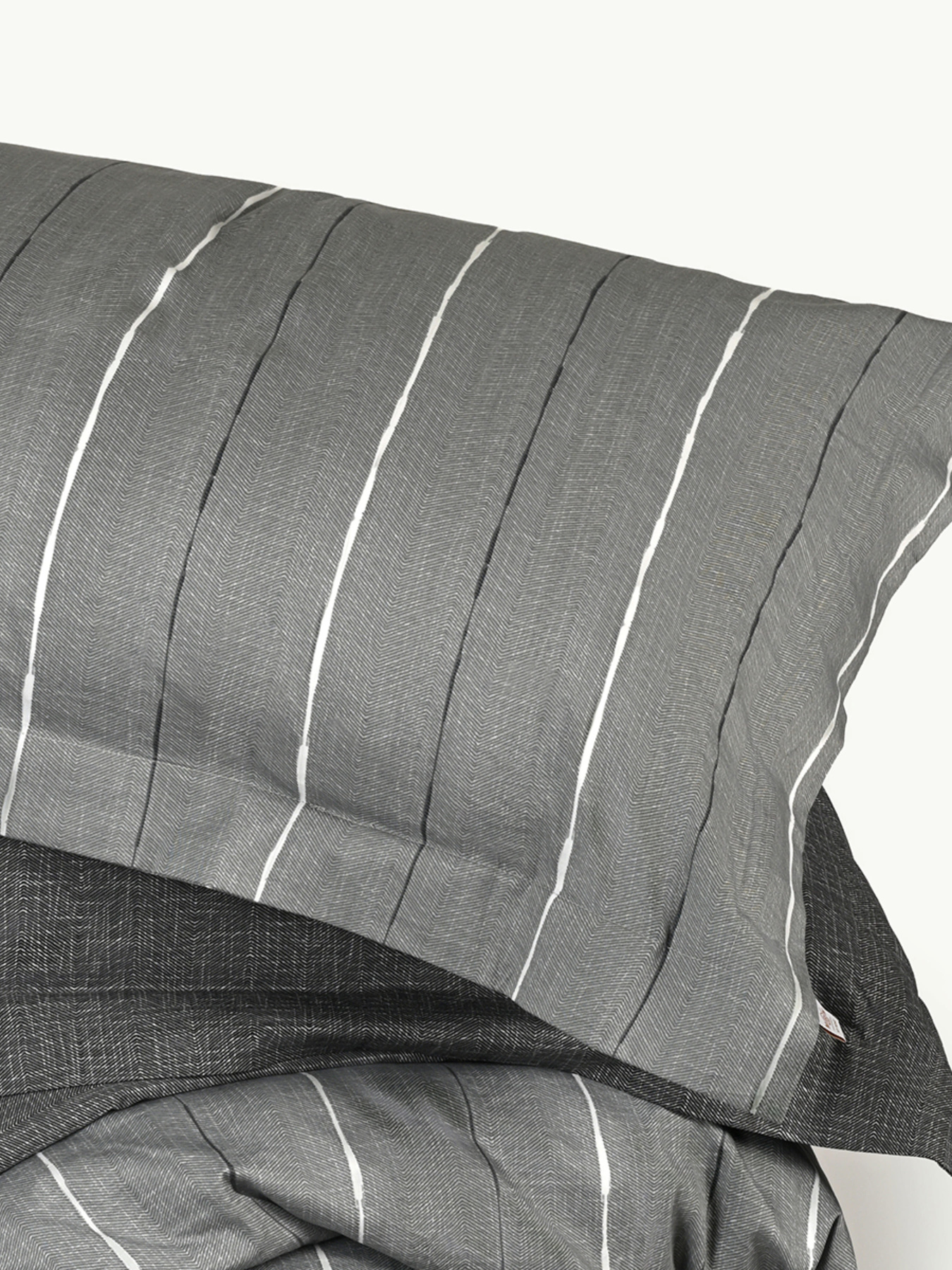 Наволочка "Сутінки" у смужку з натурального сатину MBM HOME модель BL-P-06 GRAY/PRINT Наволочка "Сутінки" у смужку з натурального сатину MBM HOME модель BL-P-06 GRAY/PRINT Фото