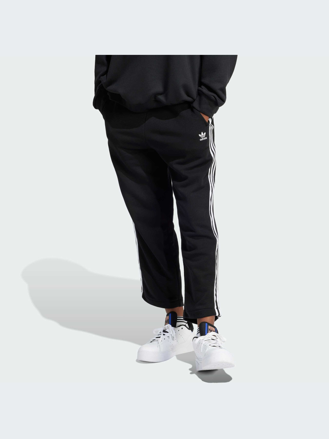 Повсякденні штани Adidas Adicolor модель IU2413 Фото