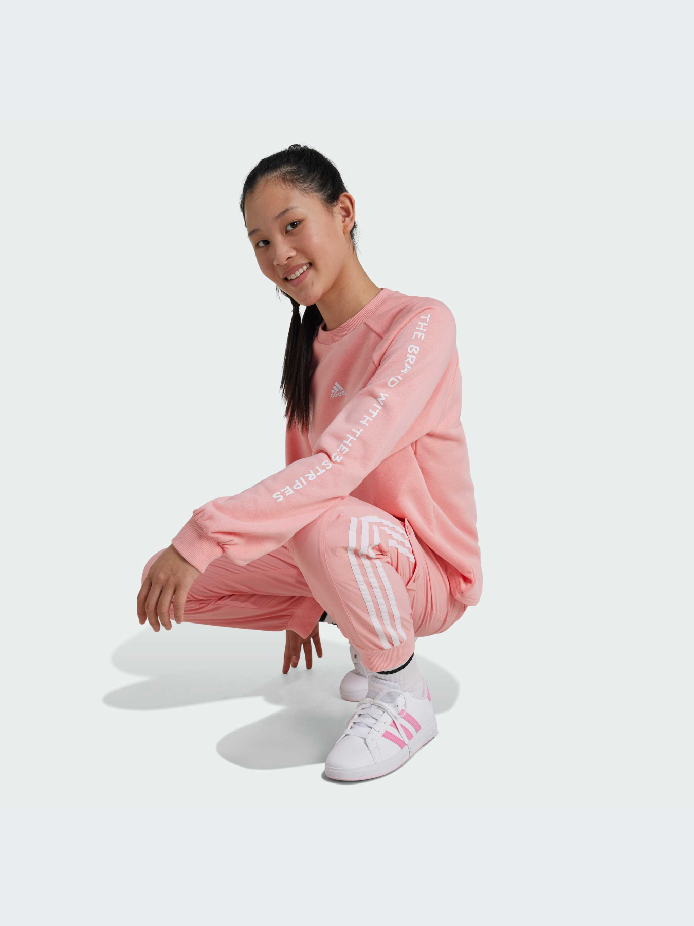 Свитшот Adidas модель IV7044 Фото