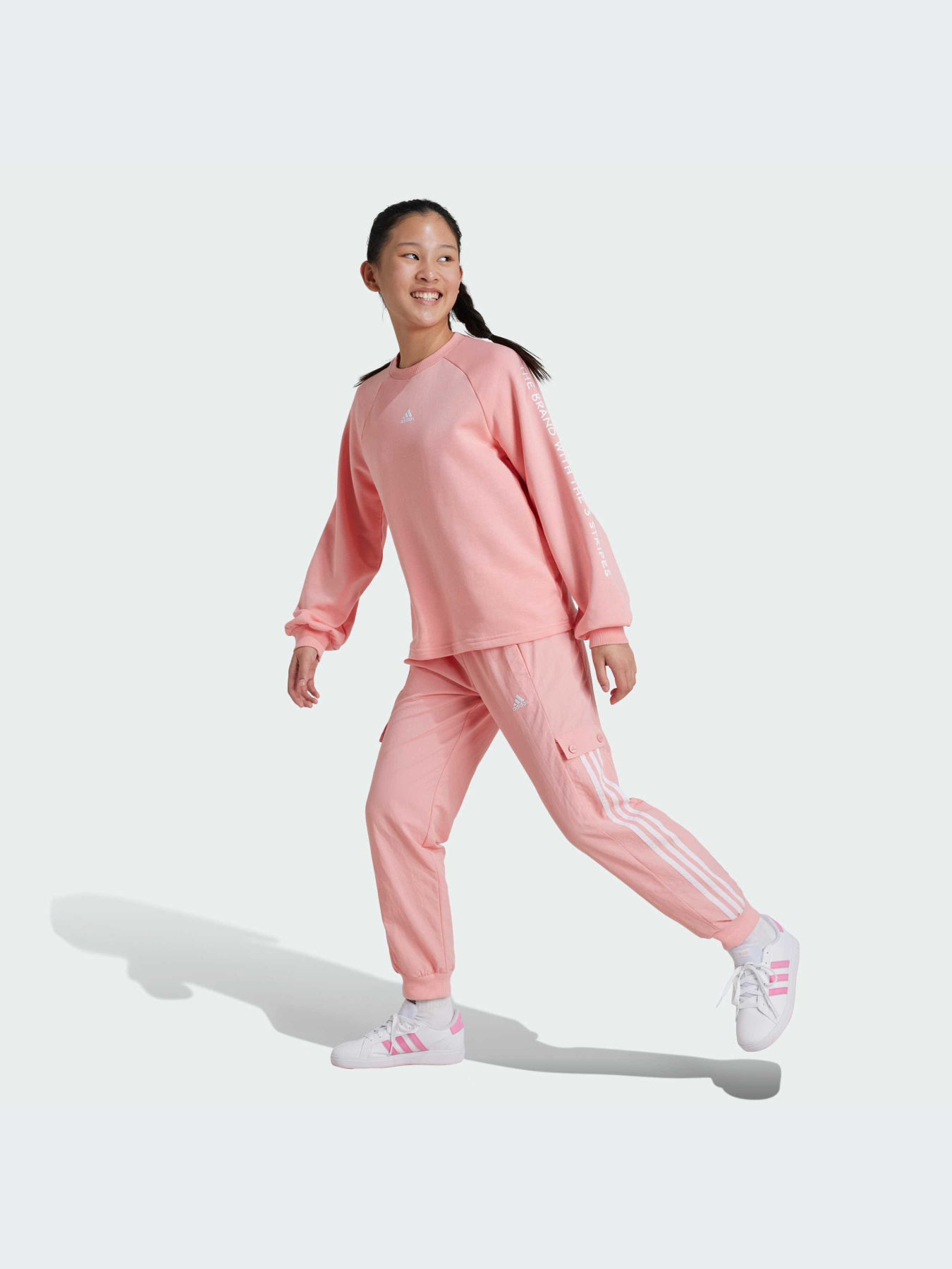 Джогери Adidas модель IV7047 Джогери Adidas модель IV7047 Фото