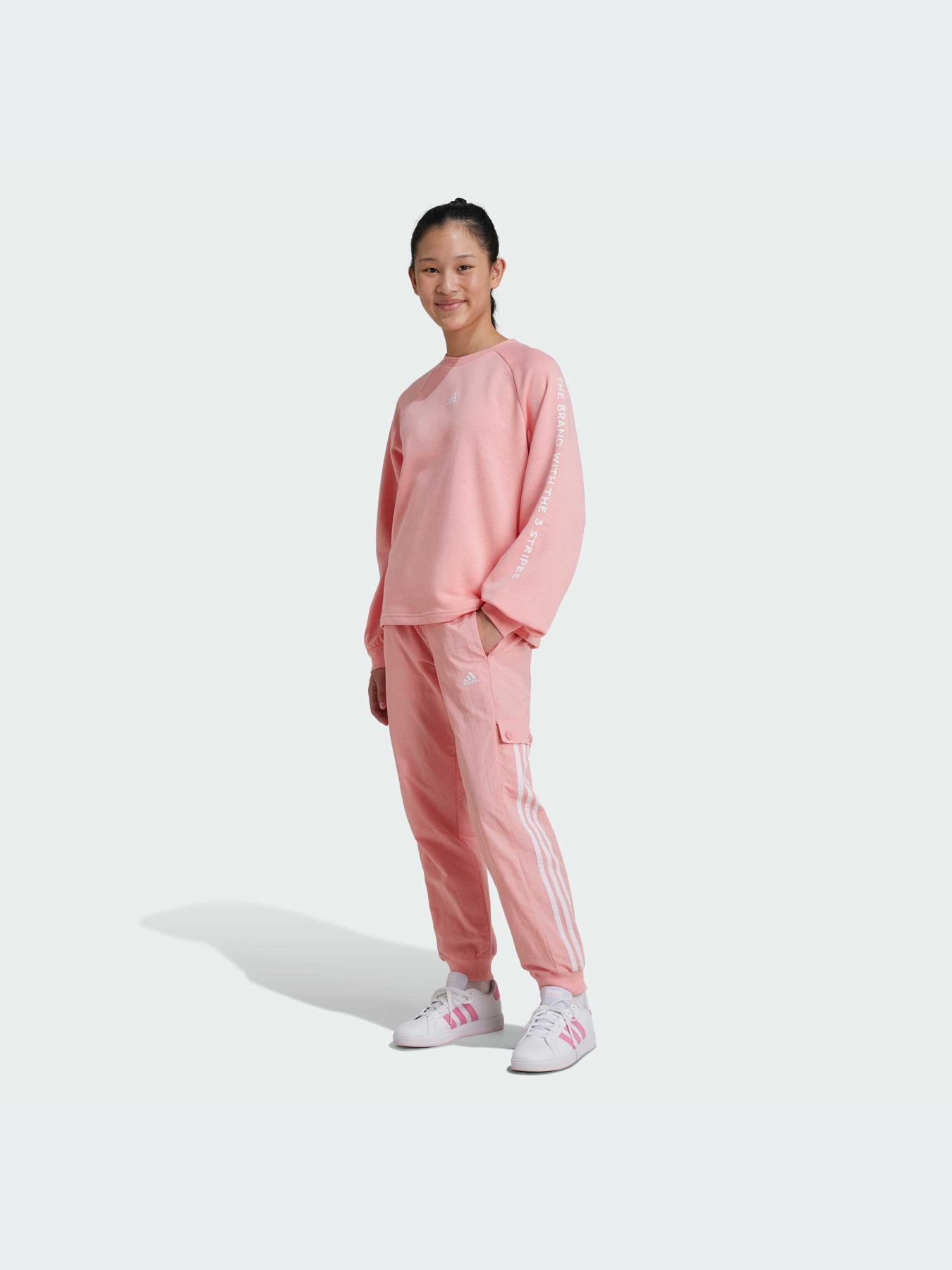 Джогери Adidas модель IV7047 Джогери Adidas модель IV7047 Фото