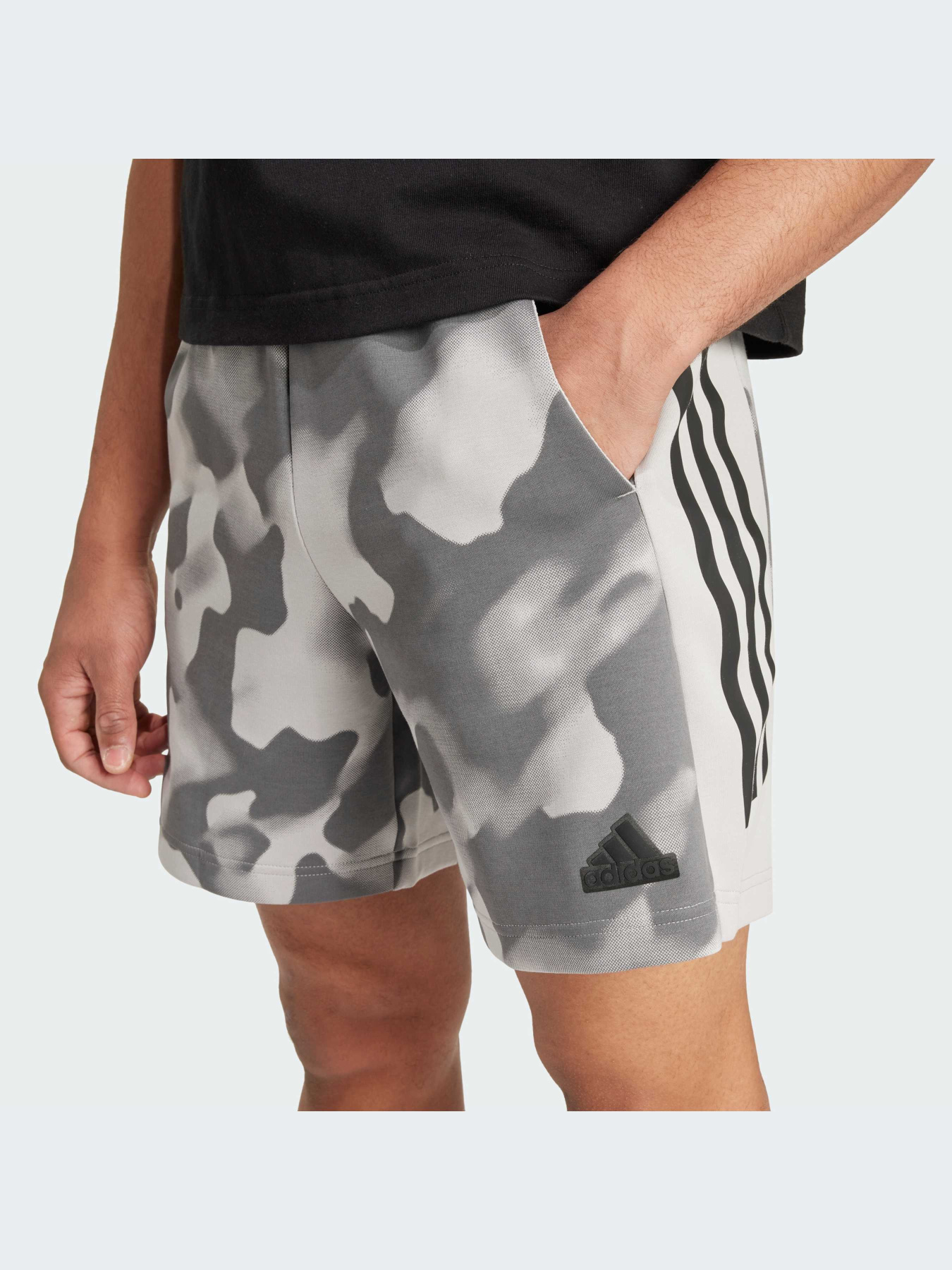 Повседневные шорты Adidas 3 Stripes модель IW6081 Фото