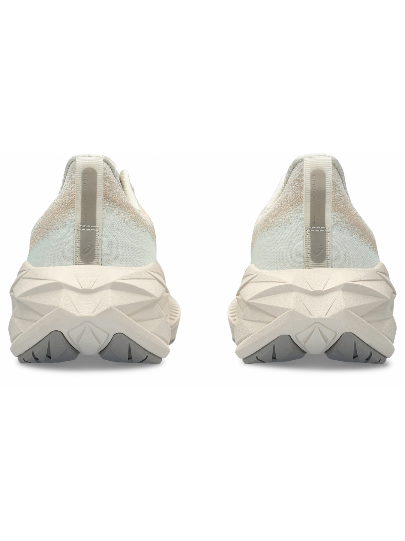 Кроссовки для бега Asics Novablast 4 модель 1012B510-250 Фото