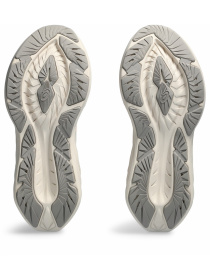 Кросівки для бігу Asics Novablast 4 модель 1012B510-250 Фото