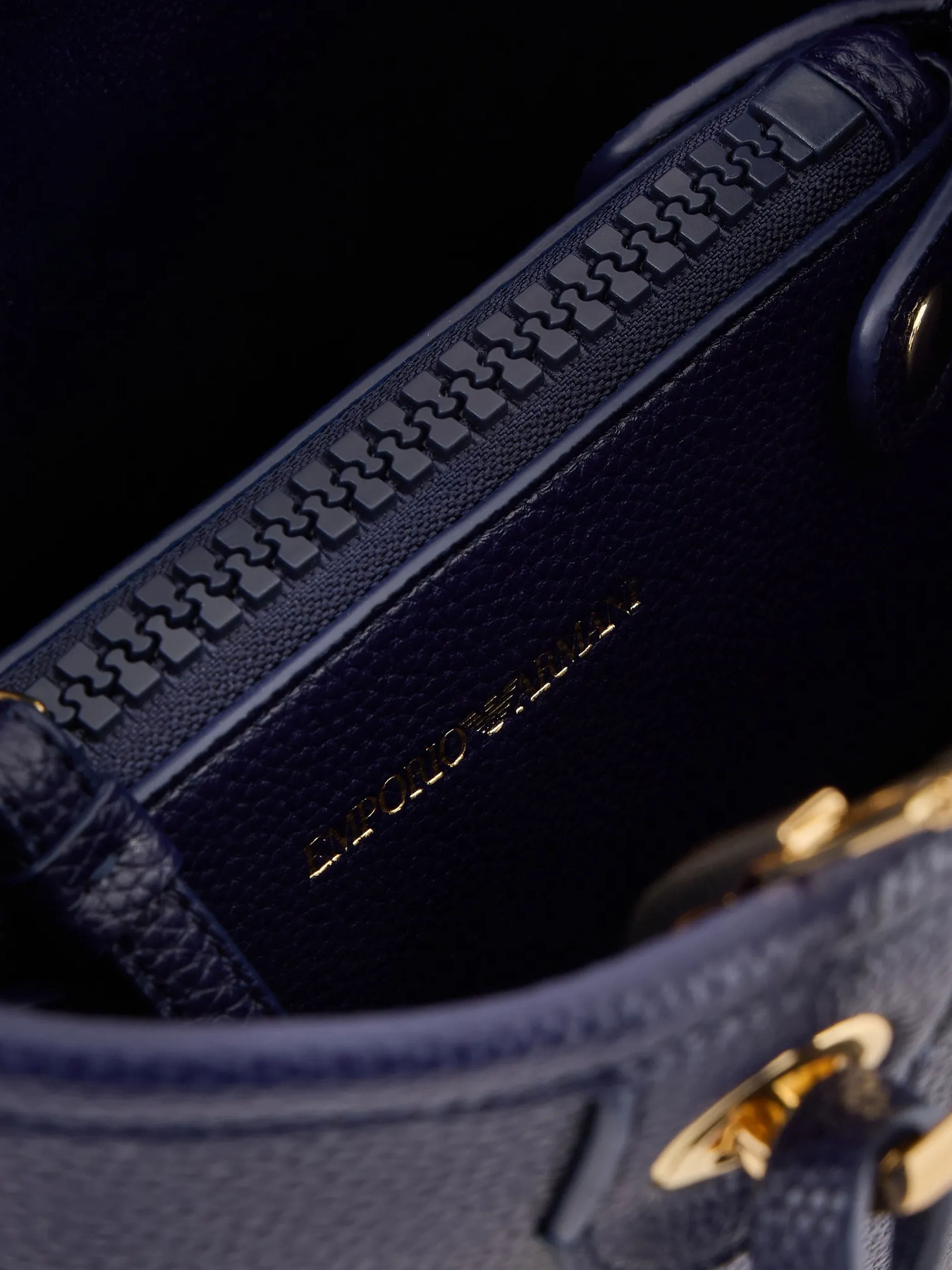 Сумки Emporio Armani модель EW000362-AF12036-MB051 Фото