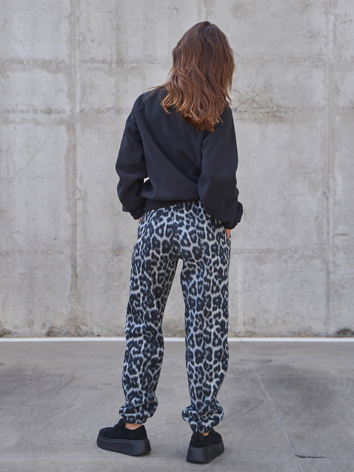 Костюм ISSA Plus модель SA-557_черный_серый Фото