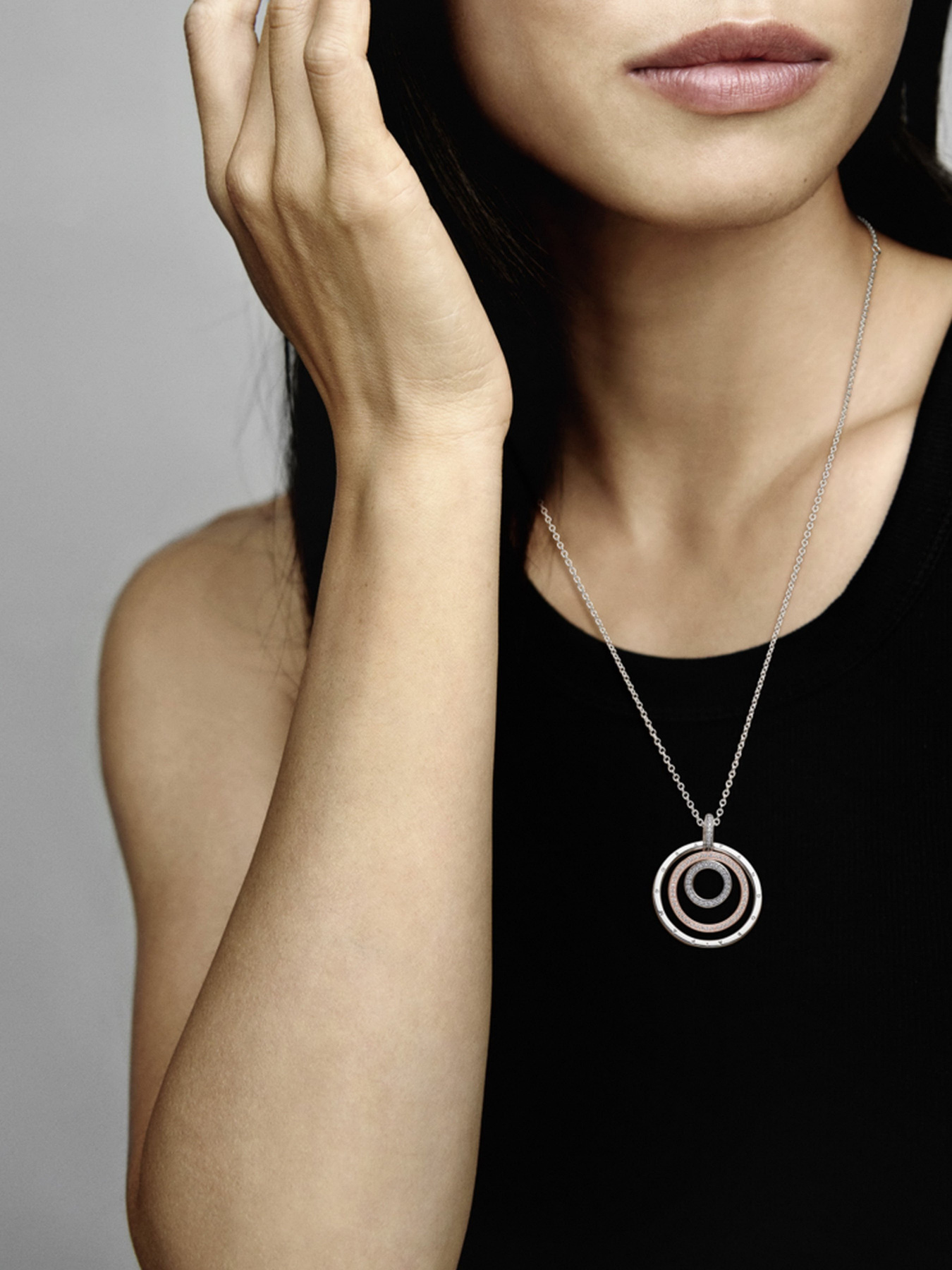 Кольє PANDORA Moments модель 389483C01 Фото