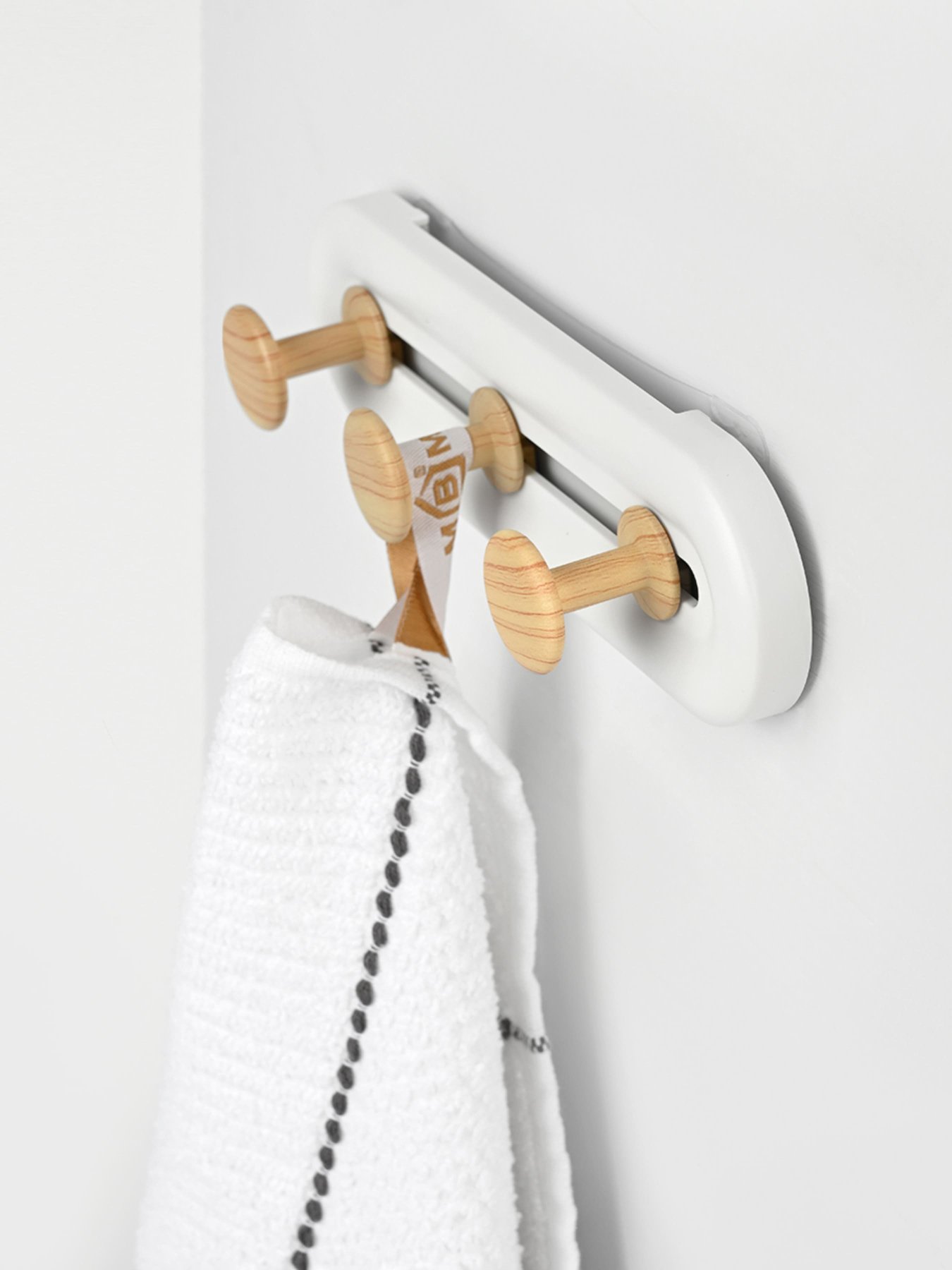 Вешалка на 3 крючка белая/дерево MBM MY HOME модель HP-01/3 WHITE/WOOD Фото