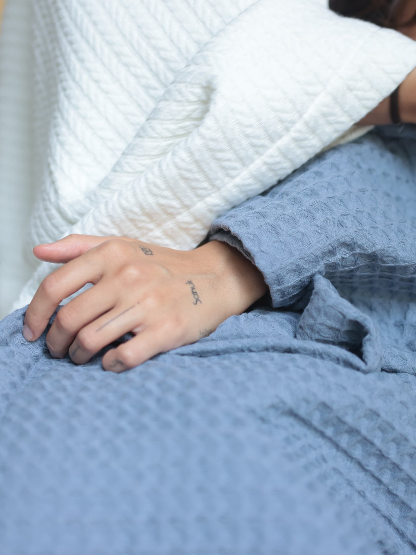 Хлопковое одеяло Точка цвет Сине-серый BedclozZzes модель 13904-2 Фото