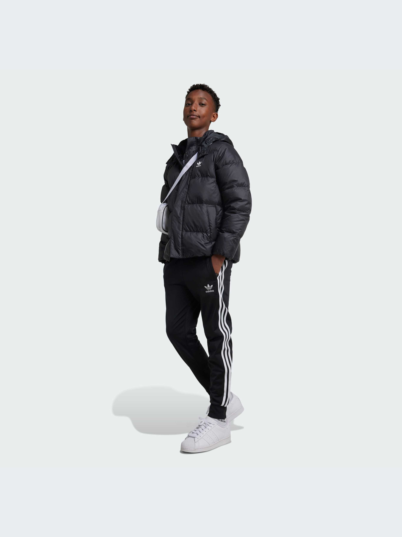 Пуховик Adidas Adicolor модель IY7498 Пуховик Adidas Adicolor модель IY7498 Фото