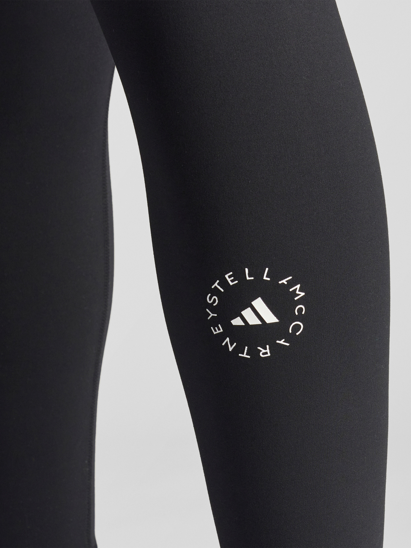 Спортивні леггінси Adidas модель IW6376 Фото