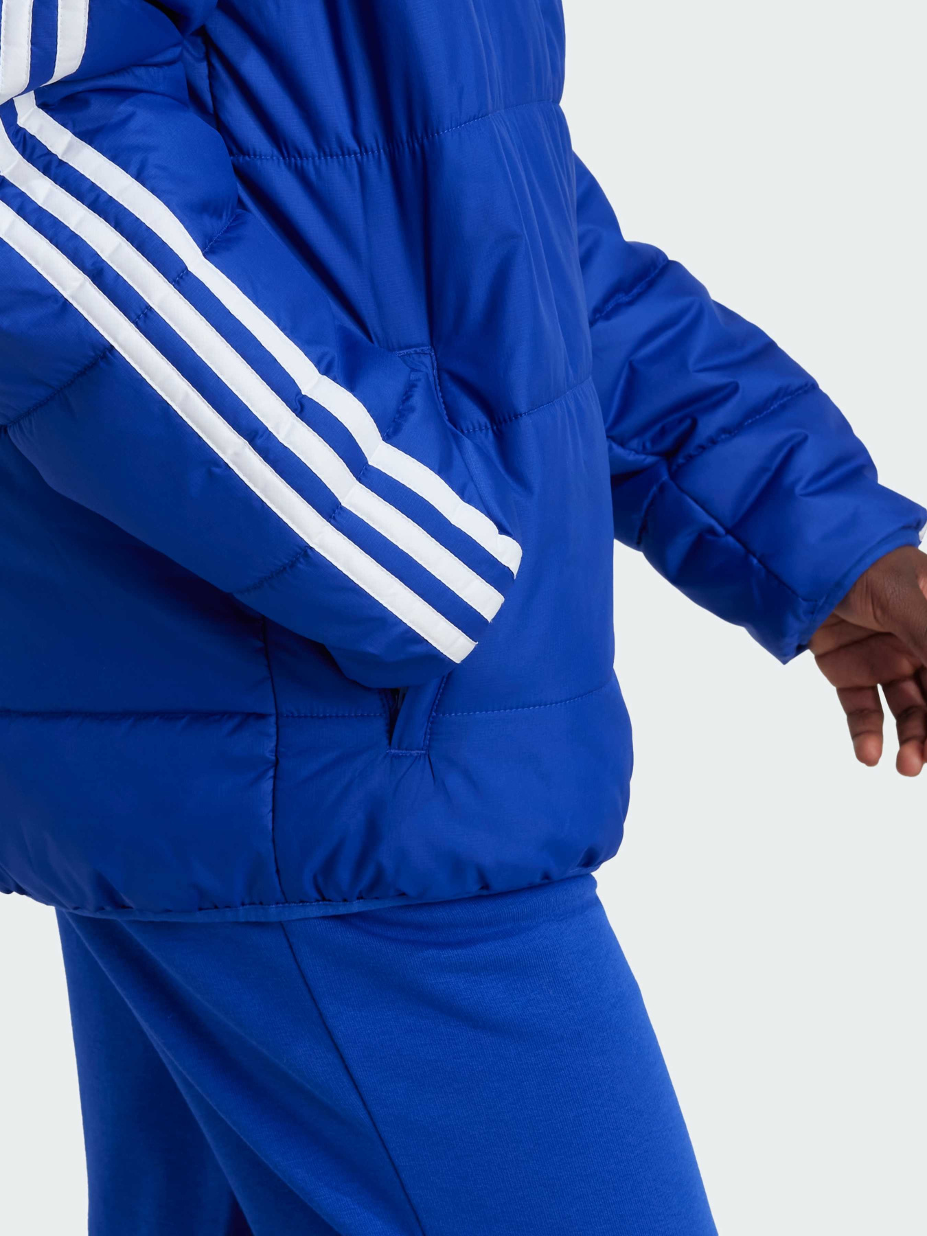 Демісезонна куртка Adidas модель IW0543 Фото