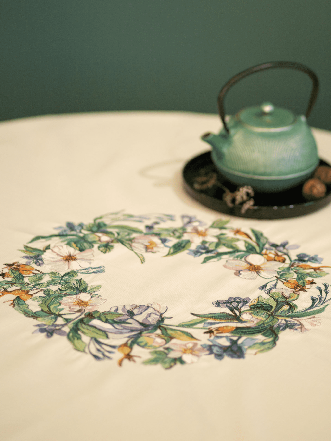 Вишита скатертина кругла Едельвіка модель 143-19-00 Фото