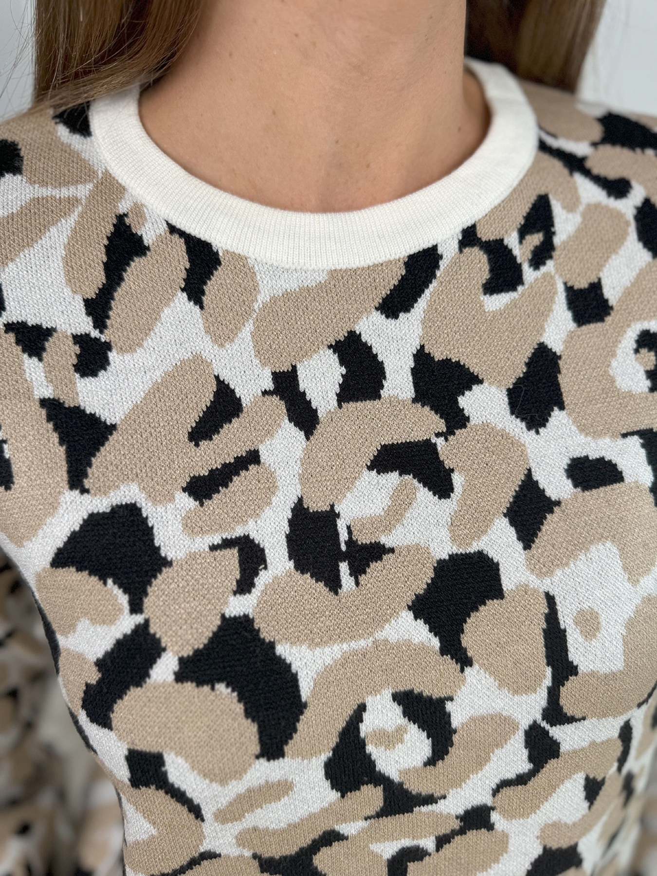 Джемпер ISSA Plus модель WN20-668_бежевый_черный Фото