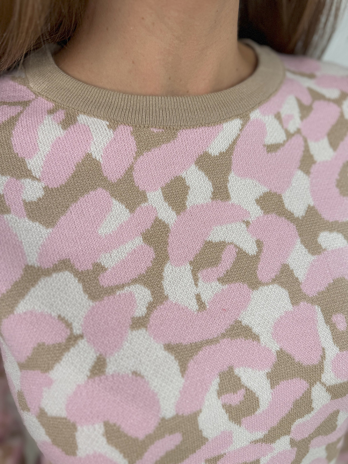 Джемпер ISSA Plus модель WN20-668_розовый_бежевый Фото