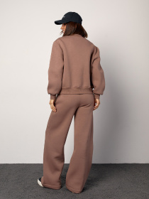 Повседневный костюм ISSA Plus модель 14875_коричневый Повседневный костюм ISSA Plus модель 14875_коричневый Фото