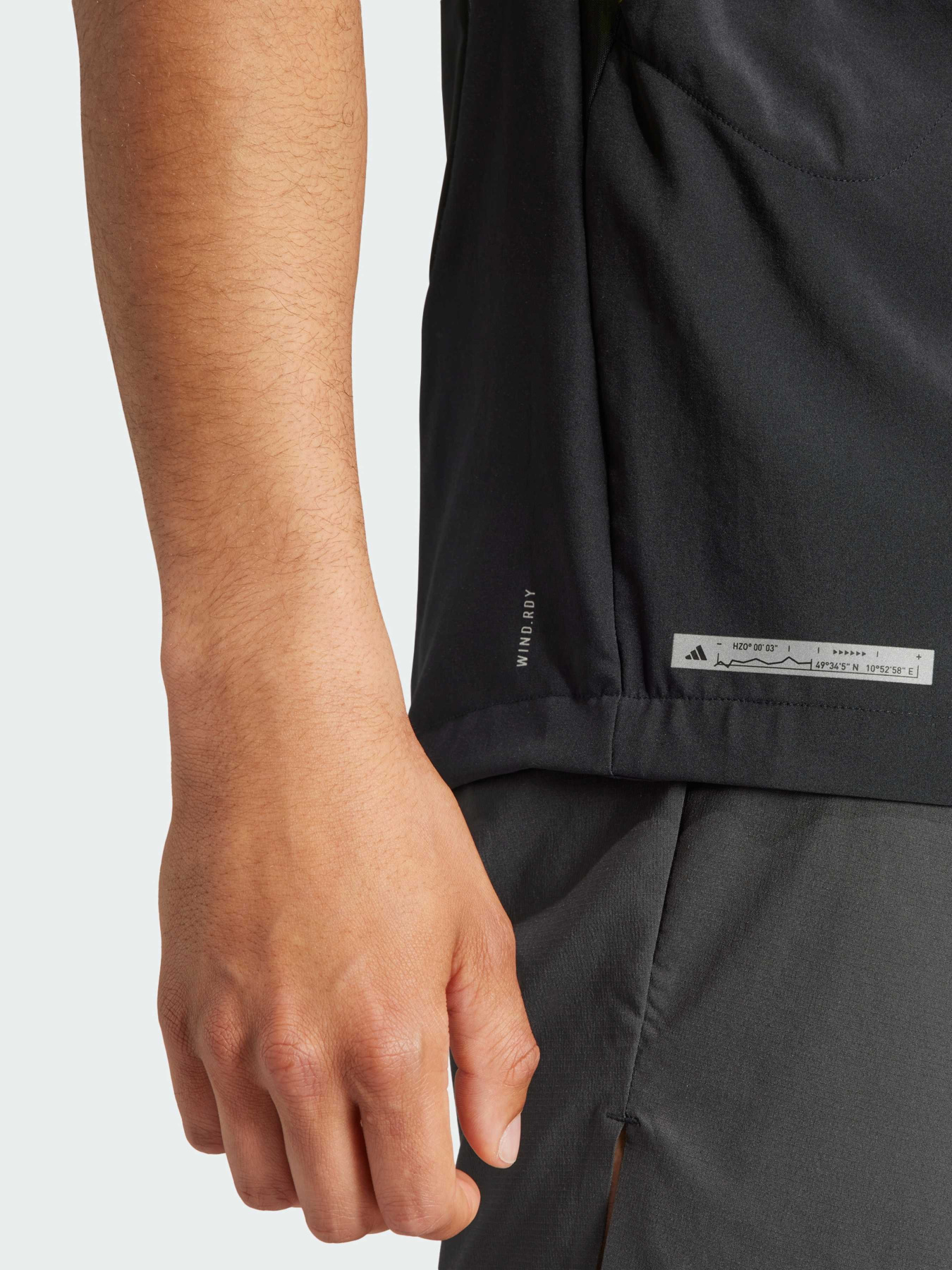 Жилет с утеплителем Adidas модель HZ4441 Фото