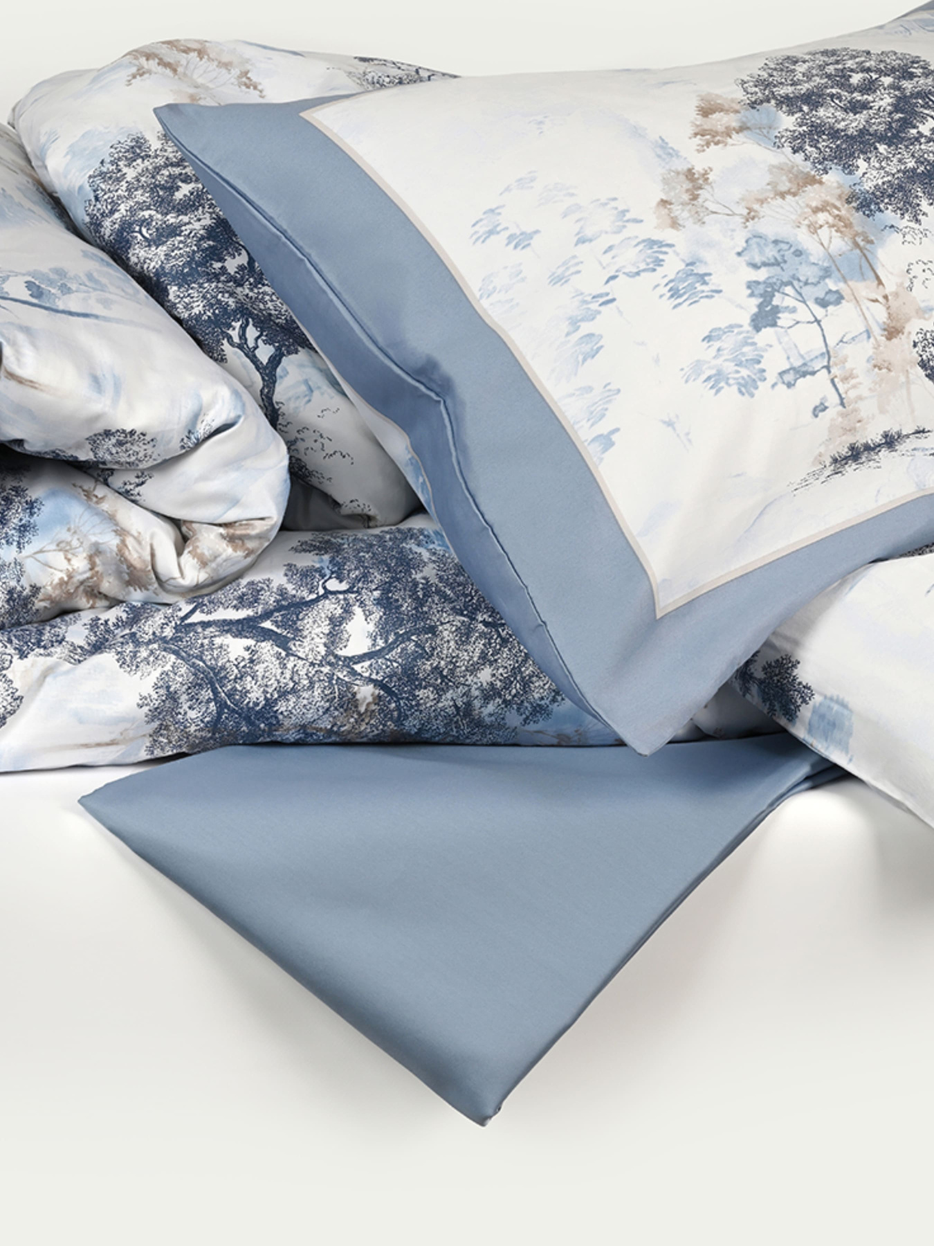 Простынь "Магия леса" из натурального сатина MBM HOME модель BL-FS-01/02 BLUE Фото