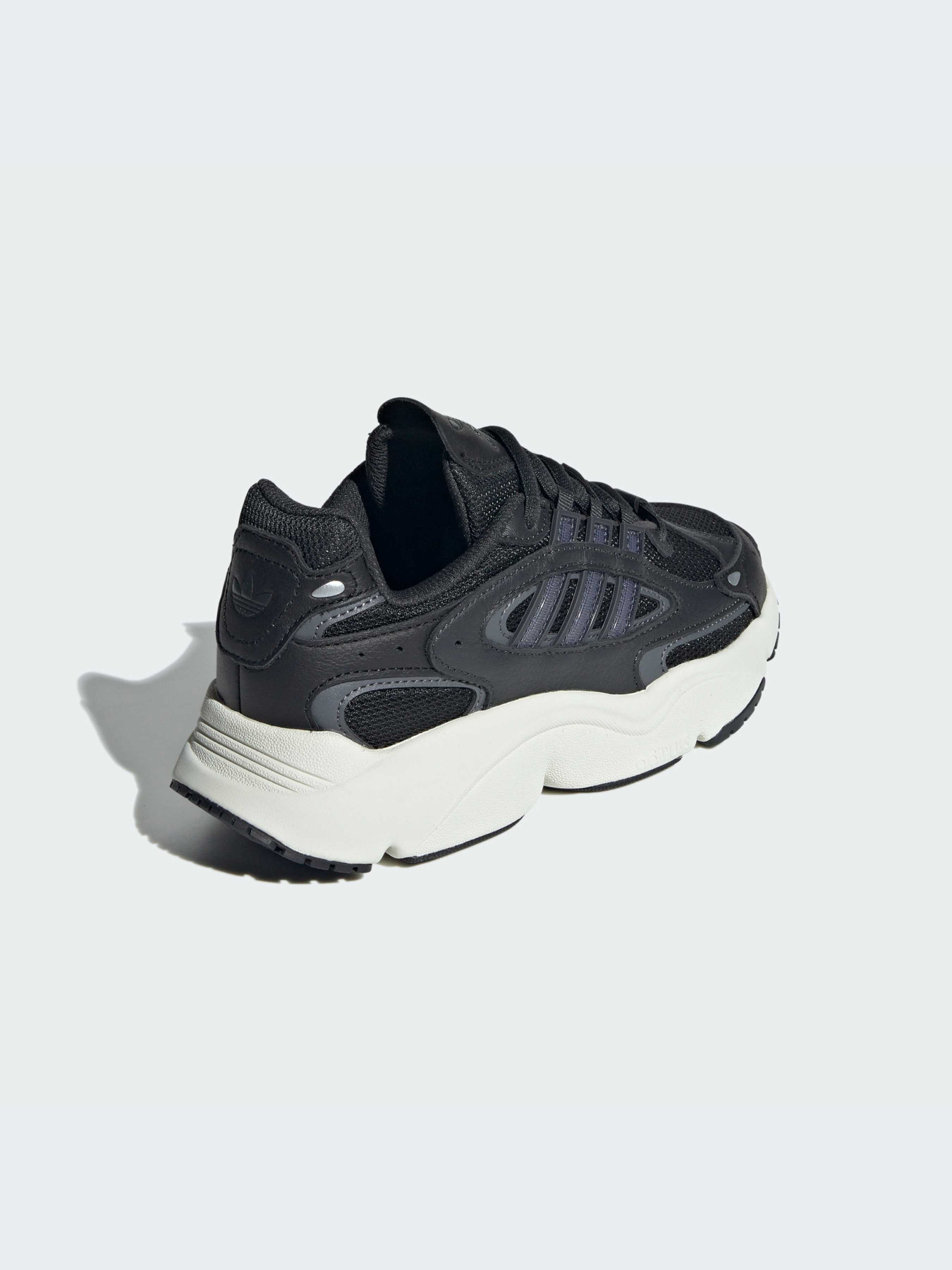 Кроссовки Adidas Ozweego модель IF9092-KZ Фото