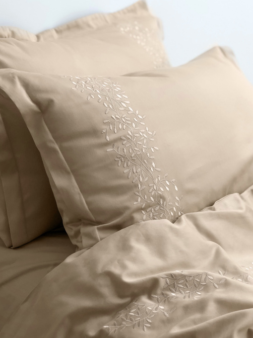 Наволочка лате з вишитими гілками Cozy модель 7802744 Фото