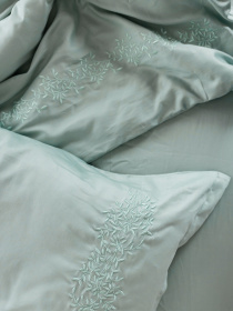 Наволочка м'ятна з вишитими гілками Cozy модель 8003680 Фото