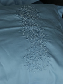 Наволочка небесно-блакитна з вишитими гілками Cozy модель 10082624 Фото