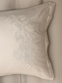 Наволочка лате з вишитими півоніями Cozy модель 8008410 Фото