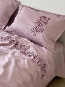 Наволочка рожева з вишитими бордовими півоніями Cozy модель 10082652 Фото