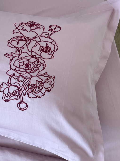 Наволочка рожева з вишитими бордовими півоніями Cozy модель 10082652 Фото