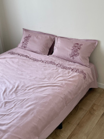 Наволочка рожева з вишитими бордовими півоніями Cozy модель 10082652 Фото