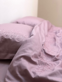 Наволочка рожева з вишитими півоніями Cozy модель 8008489 Фото