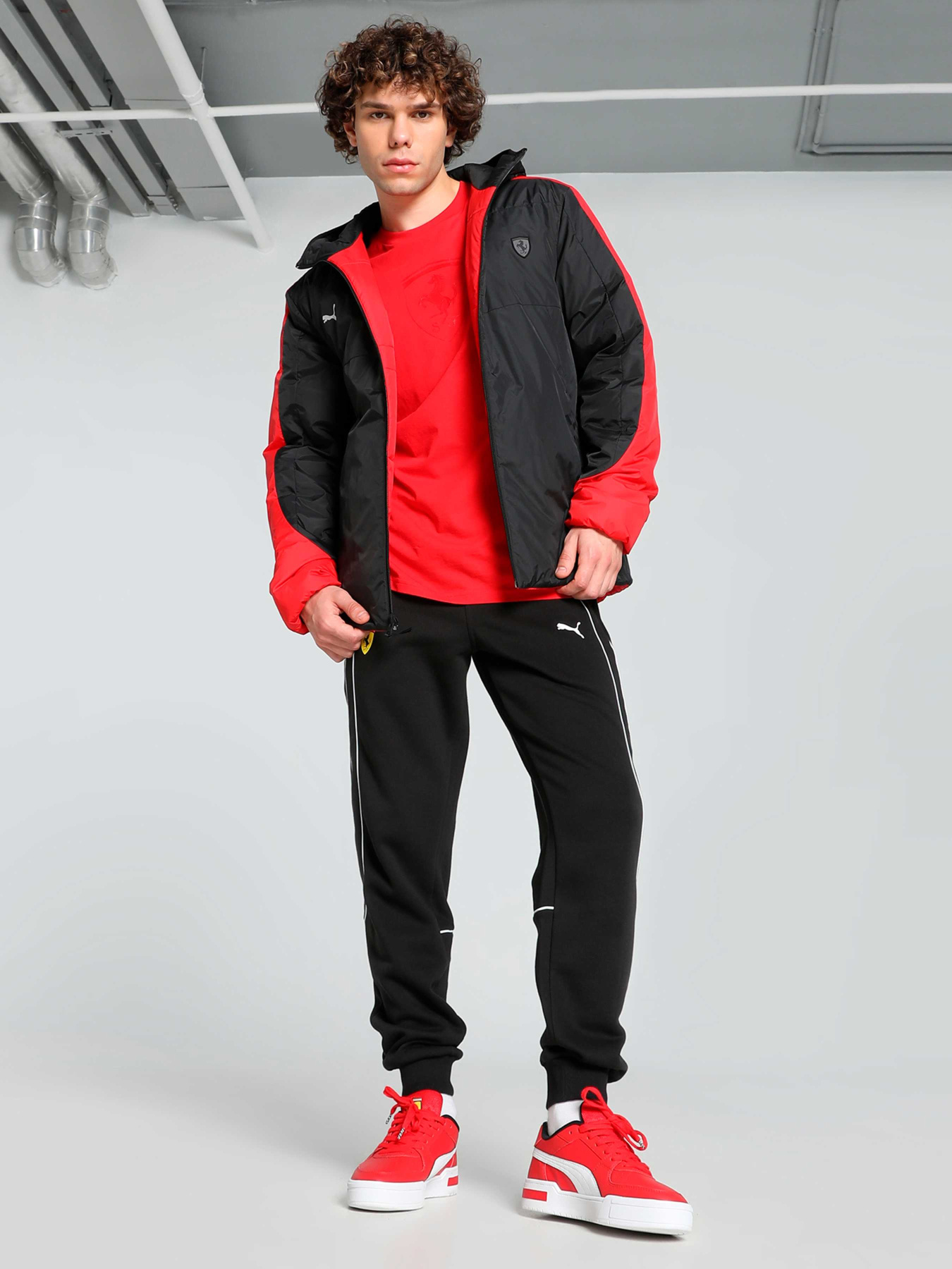 Демісезонна куртка PUMA Ferrari Style Pdd Jkt модель 627093 Фото