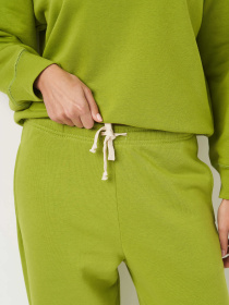 Джоггеры Роза модель 231025_matcha Джоггеры Роза модель 231025_matcha Фото