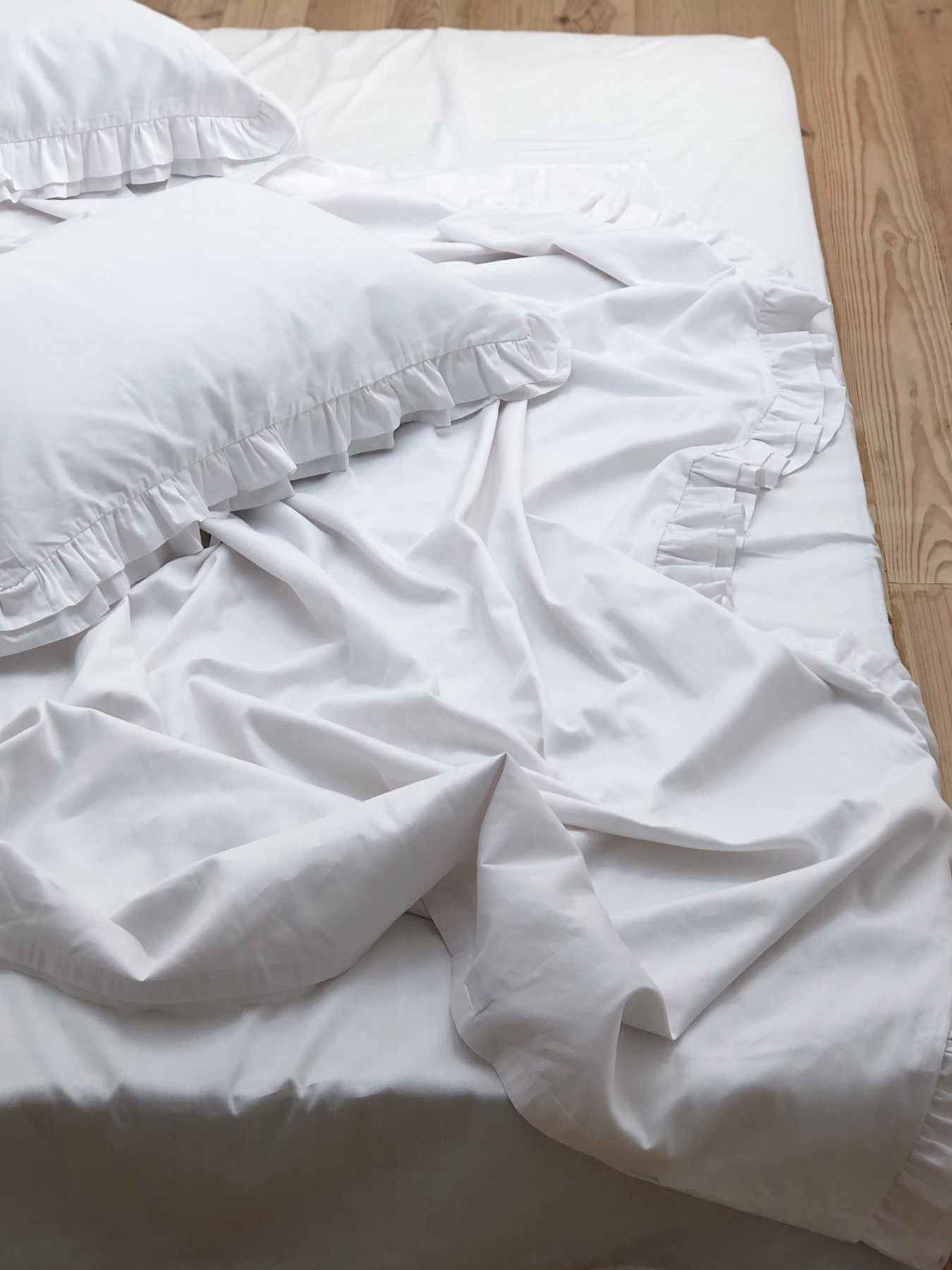 Наволочка з рюшами біла Cozy модель 7992342 Фото