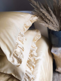 Наволочка з рюшами золота Cozy модель 7992360 Фото