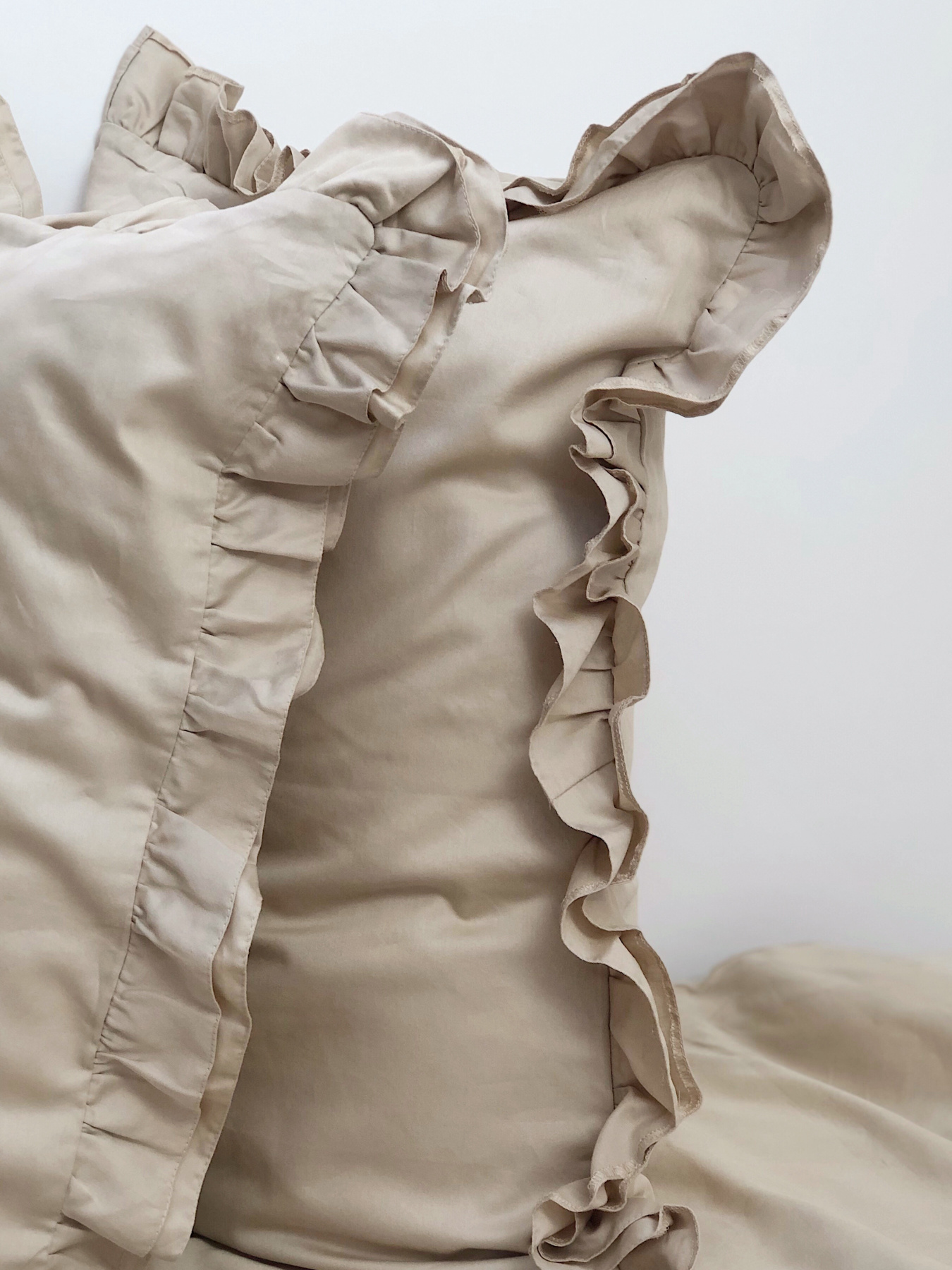 Наволочка з рюшами лате Cozy модель 7992349 Фото