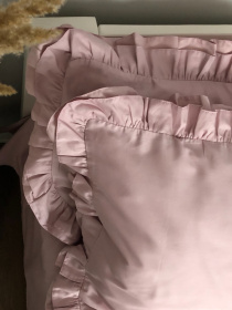 Наволочка з рюшами рожева Cozy модель 7992361 Фото