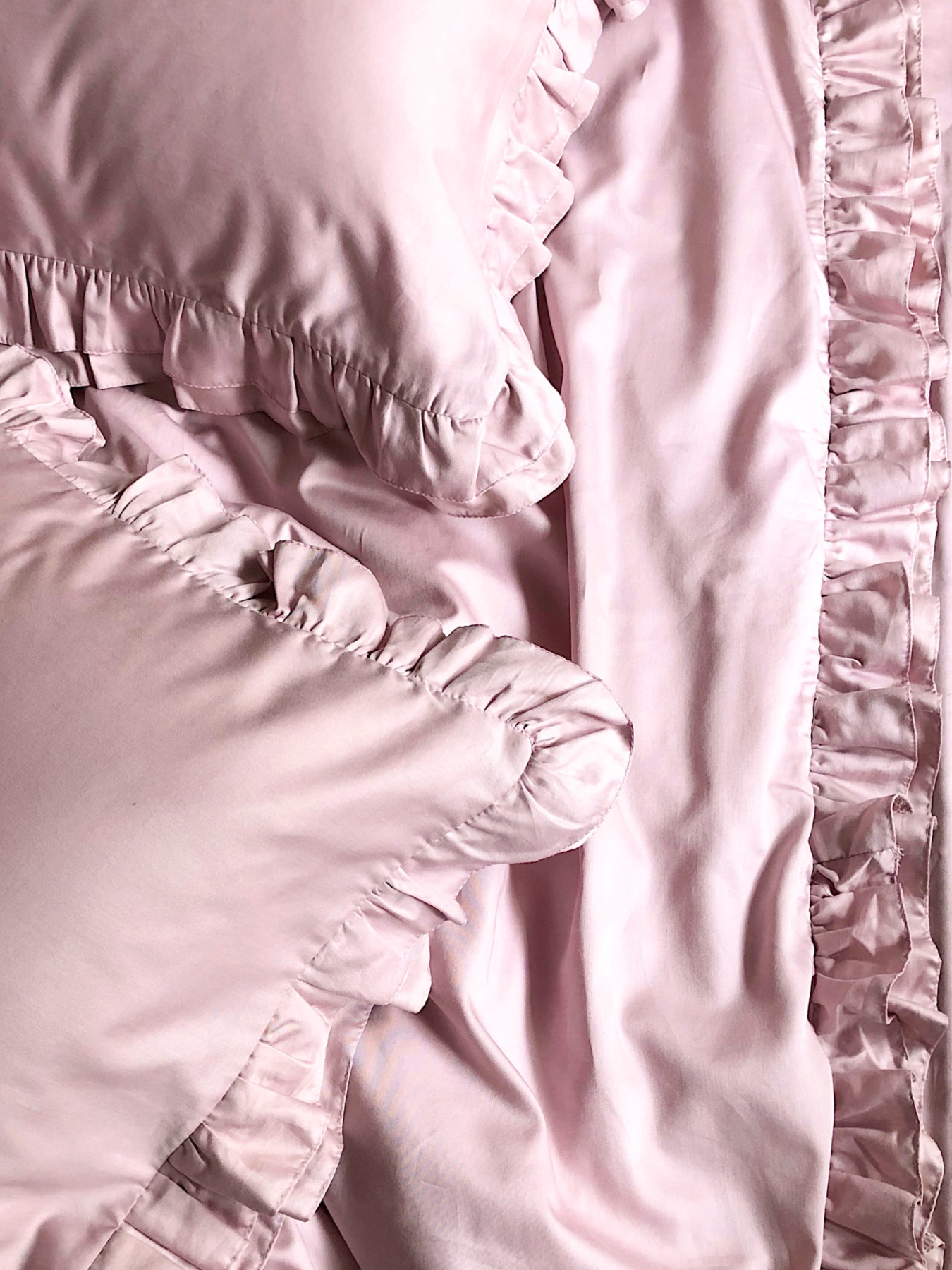 Наволочка з рюшами рожева Cozy модель 7992361 Фото