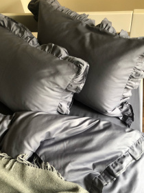 Наволочка з рюшами темно-сіра Cozy модель 7910134 Фото