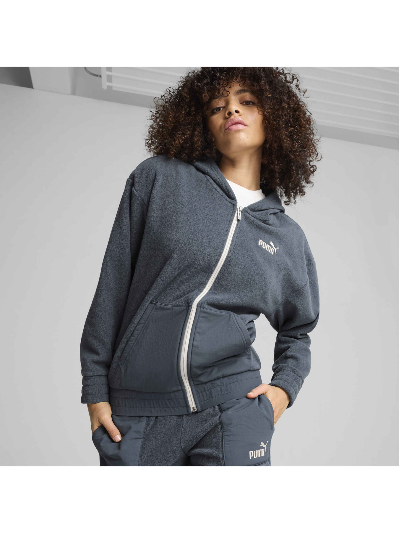 Кофта спортивная PUMA Ess Elevated Full-zip Hoodie модель 685315 Фото