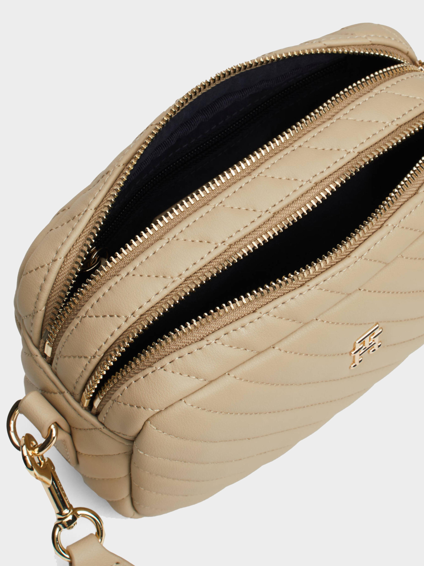 Сумки Tommy Hilfiger модель AW0AW17011-AEG Фото