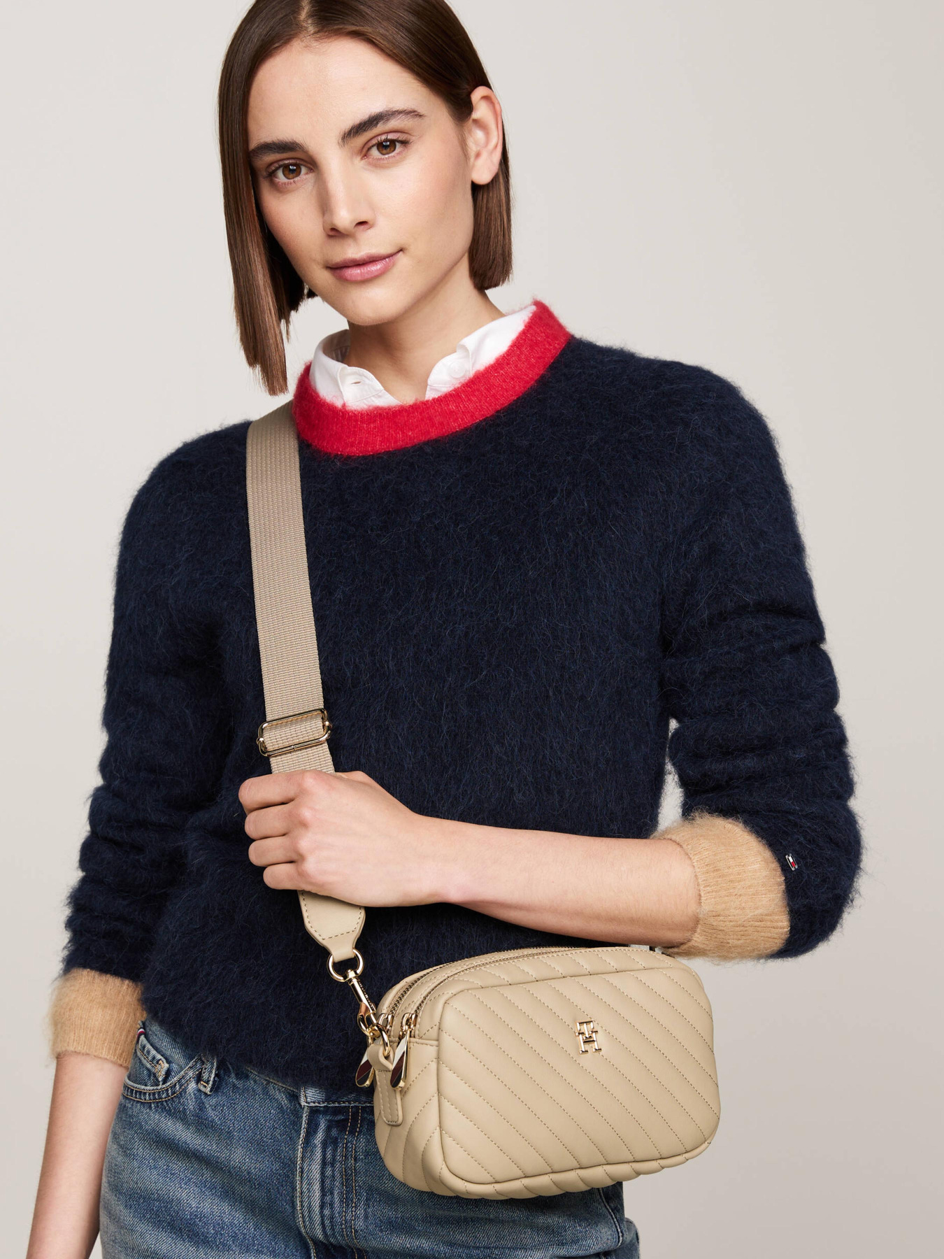 Сумки Tommy Hilfiger модель AW0AW17011-AEG Фото