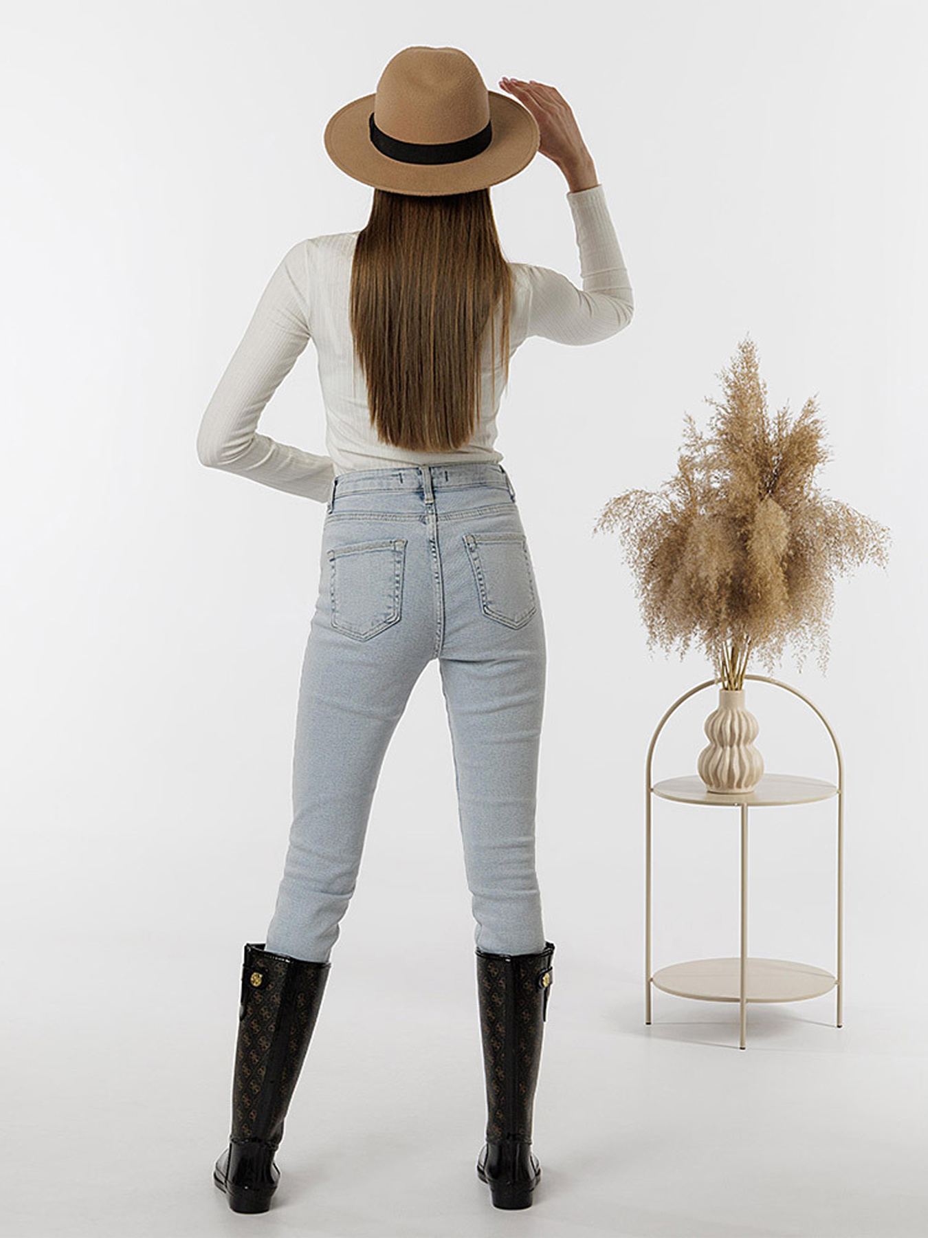 Завужені джинси YUKI модель ЦБ-00217699 Фото