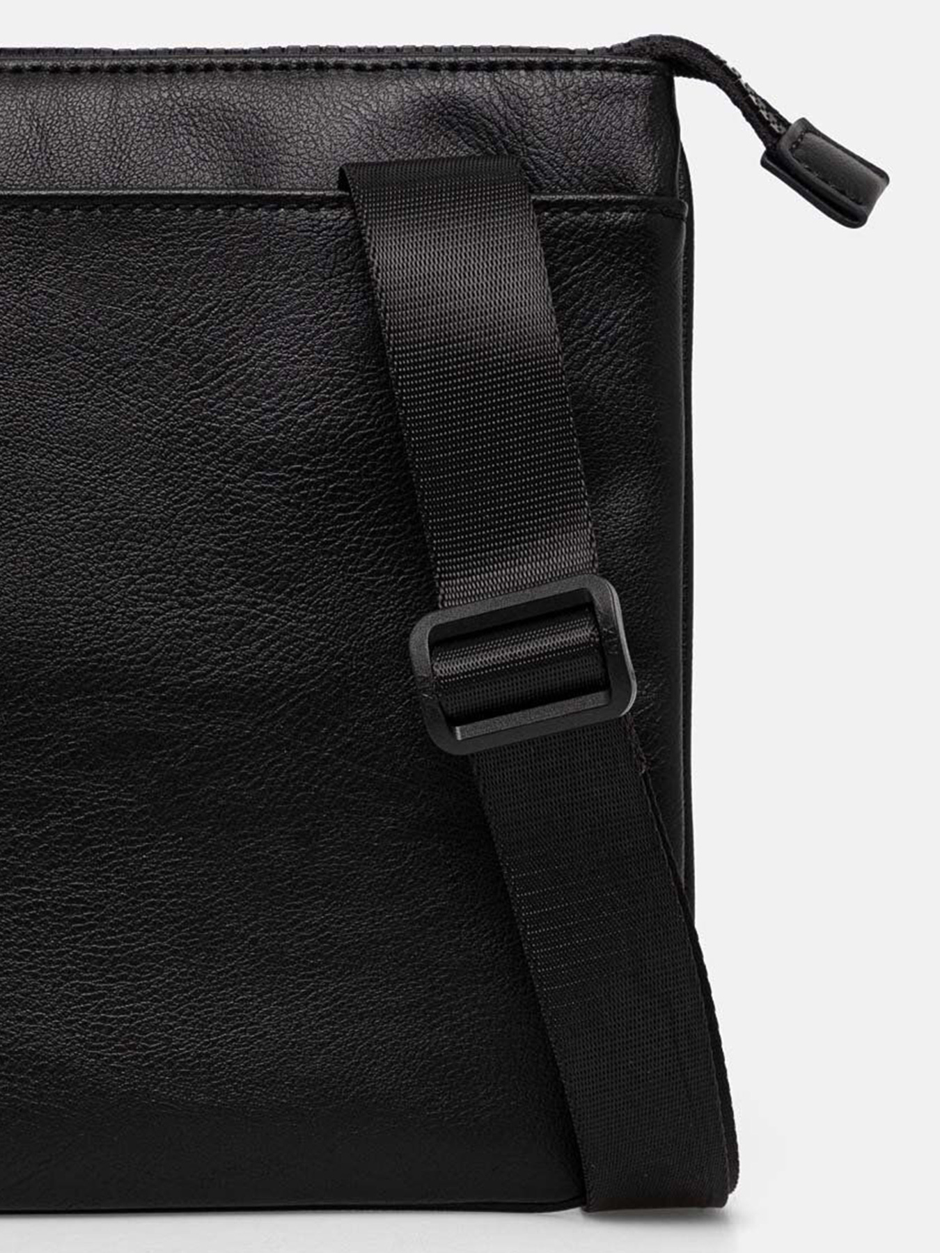 Сумки Armani Exchange модель 952716-4F869-00020 Фото